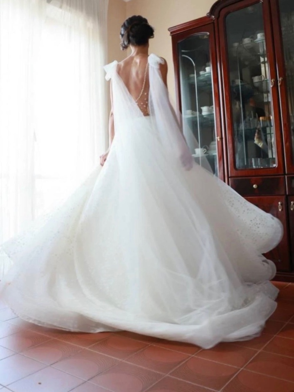 wedding dress made in Italy hand made details with Kristal